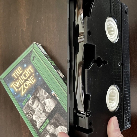 The Twilight Zone: 2 TV Episodes Vintage VHS - Nick Of Time & The Passersby - Picture 6 of 6